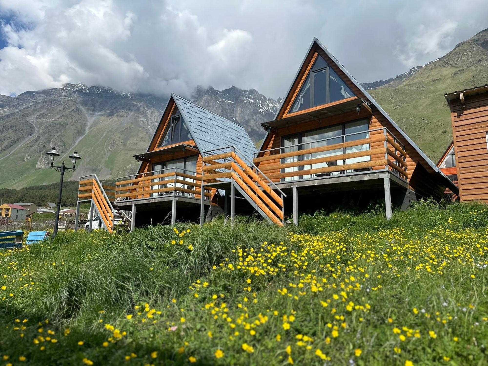 T&T Cottage Kazbegi Exterior foto